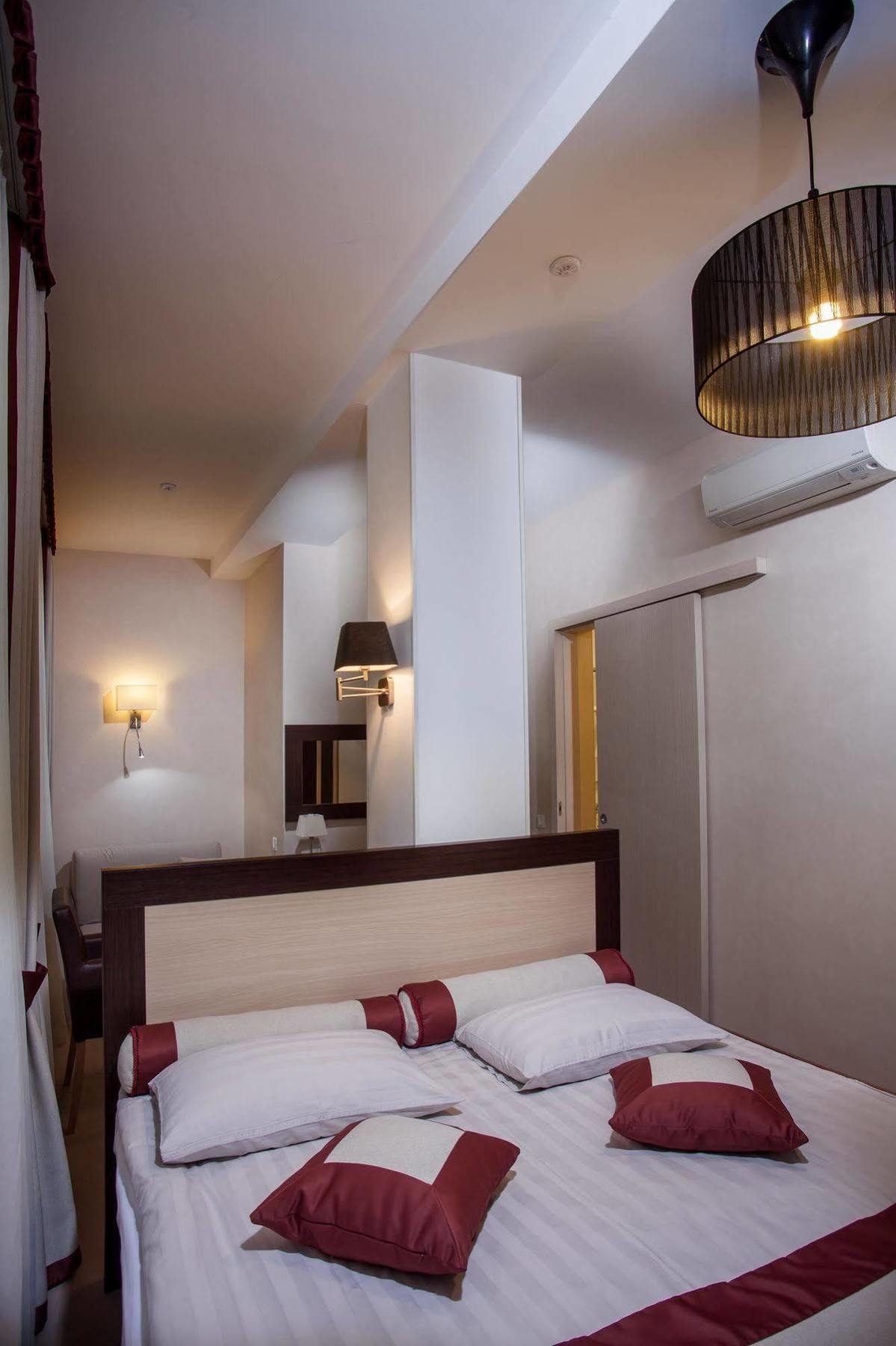 Boutique Palais Royal Hotel
